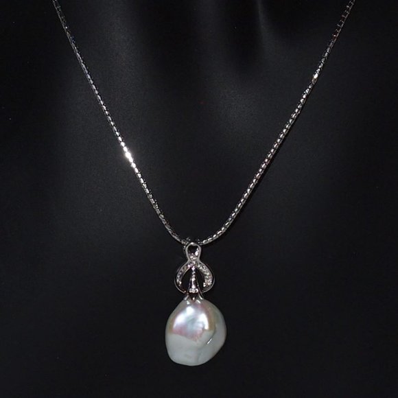 Genuine Fresh-Water Coin Pearl Pendant w/ 18 Inch .925 Sterling Silver Chain - Picture 5 of 6